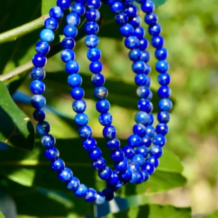 Un bracelet lapis lazuli au soleil