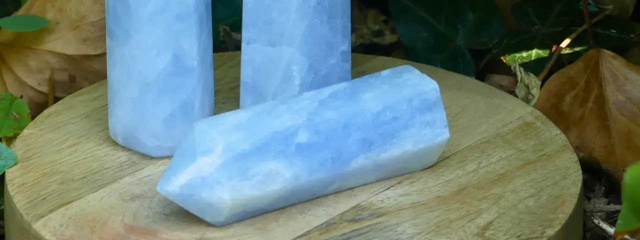 Calcite bleue dans un jardin