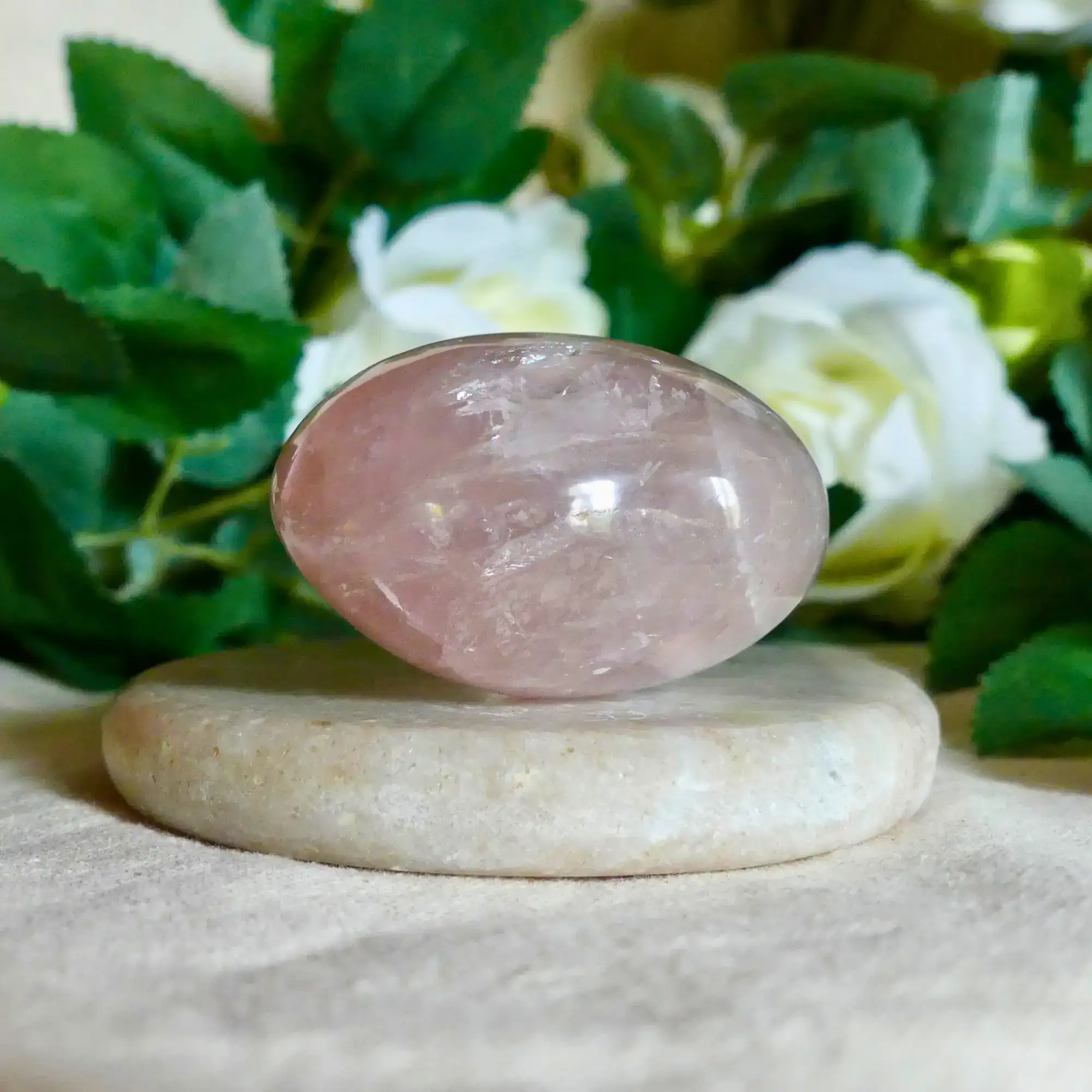 Galet de pierre de quartz rose de grande taille et polie