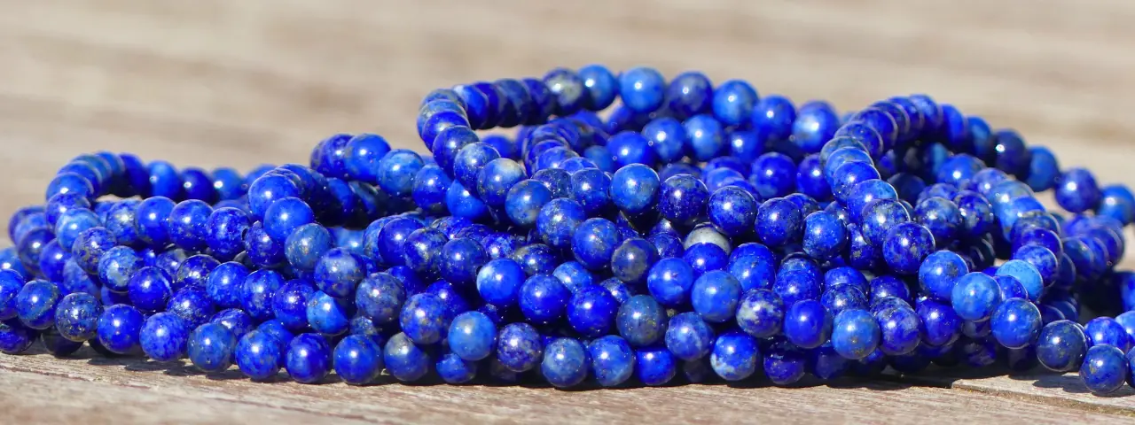 Plusieurs bracelets lapis lazuli