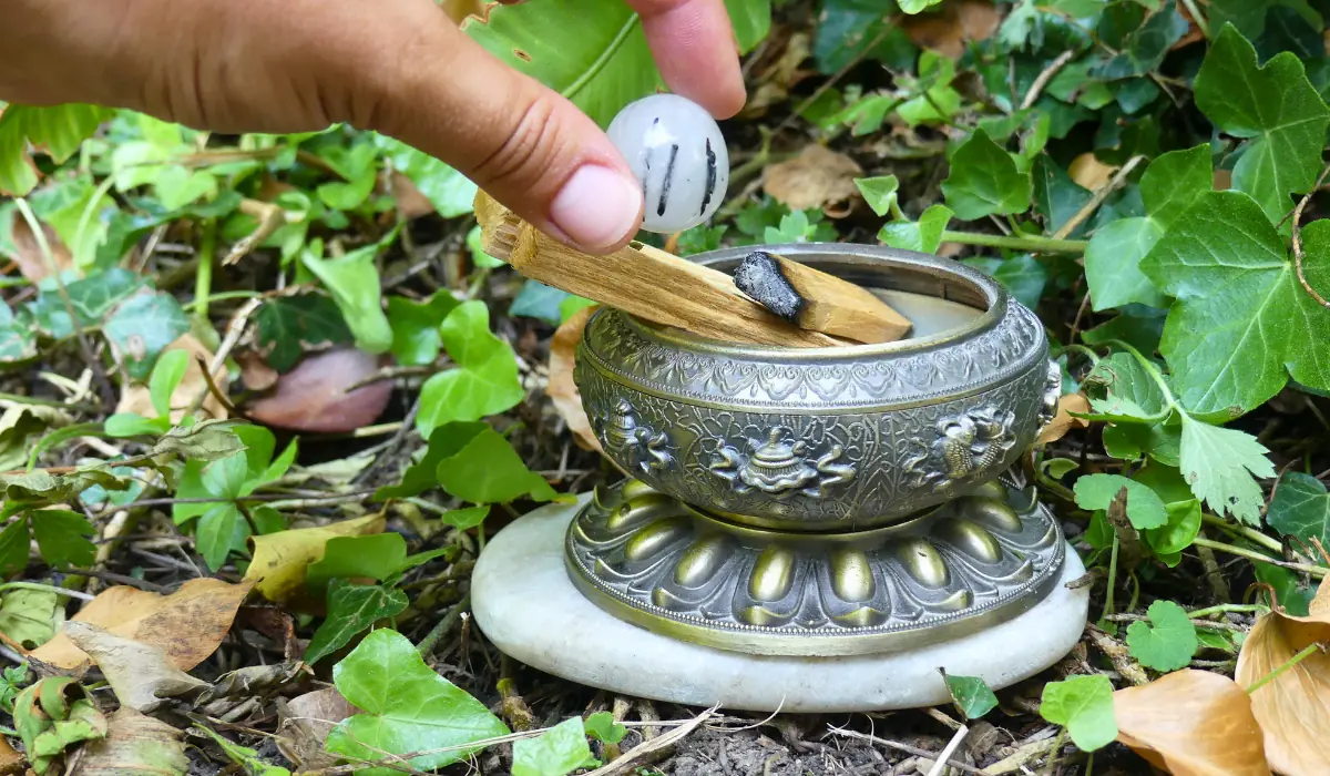 nettoyage et rechargement d'une pierre naturelle cristal de roche