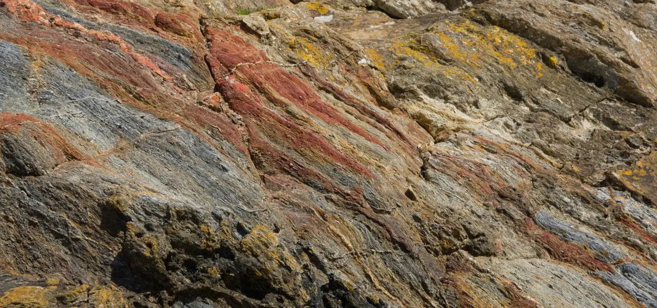 Du granite à l'état de pierre naturelle