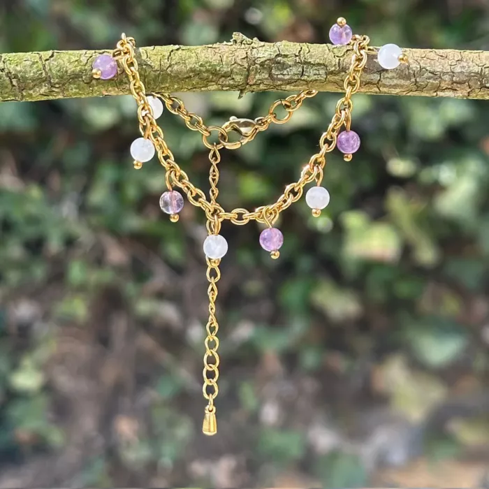 bracelet reliques n°1 sur une branche