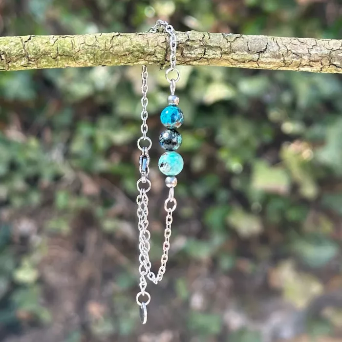 bracelet reliques n°2 azurite sur une branche d'arbre