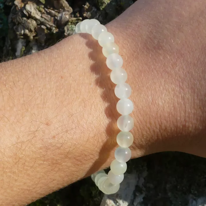 bracelet jade porté au poignet