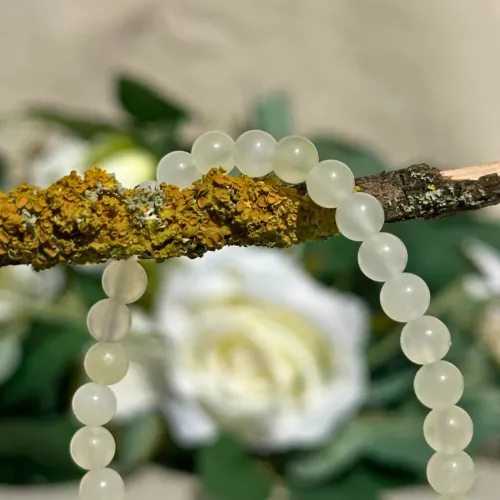 bracelet jade 6 mm en gros plan