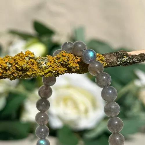 bracelet labradorite en 6 mm en gros plan