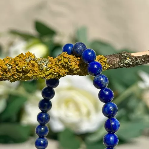 bracelet lapis lazuli en 6 mm en gros plan