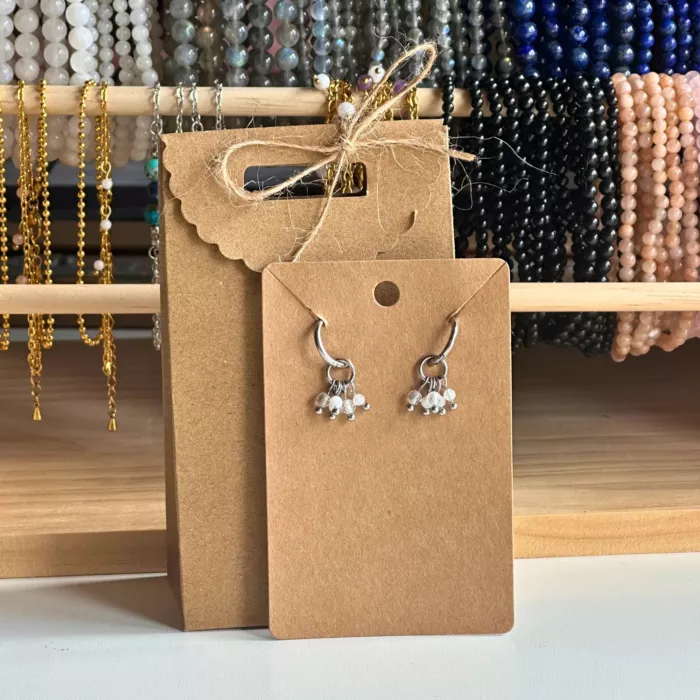 boucles d'oreilles reliques n°2 et leur paquet cadeau