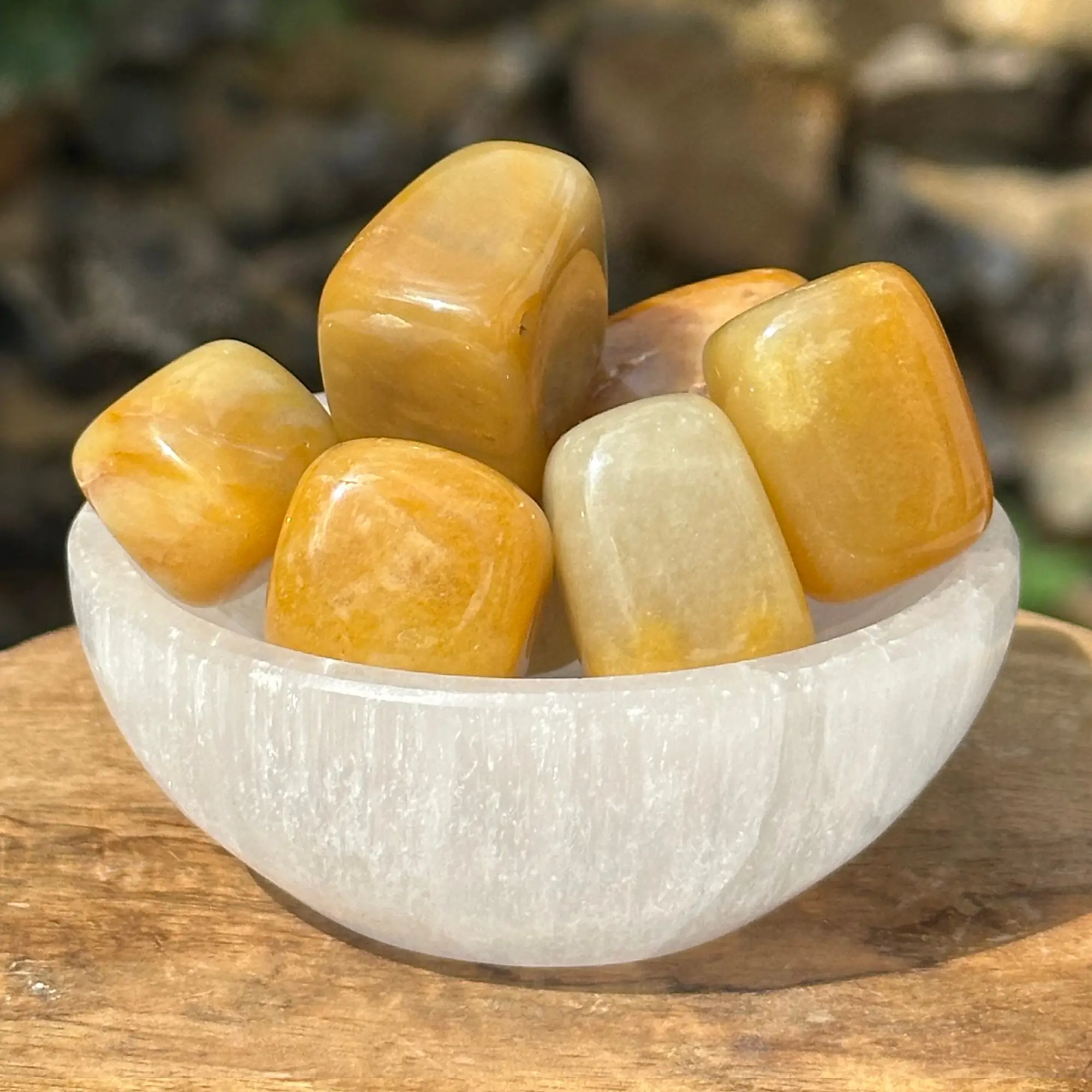 Aventurine jaune dans un bol