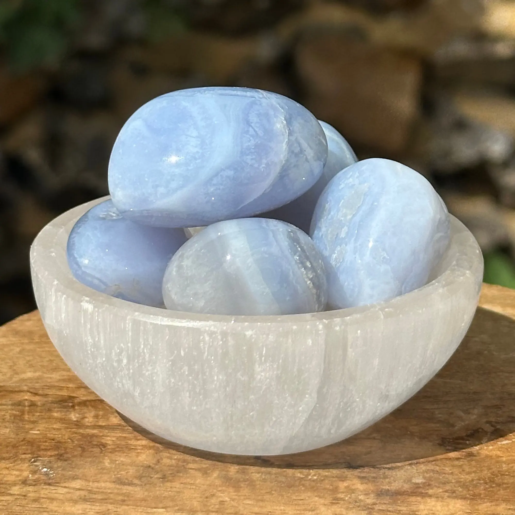 Calcédoine bleue dans un bol