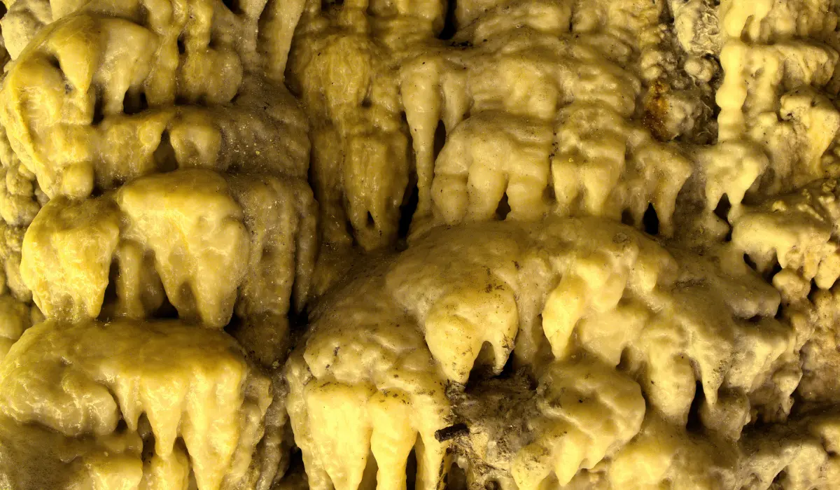 formation de calcite dans grotte près de Zurich
