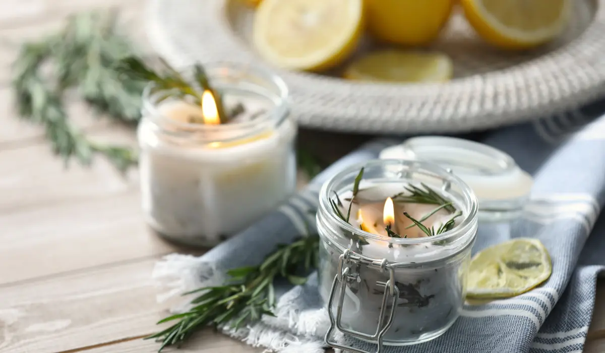 Des jolies bougies sur une table