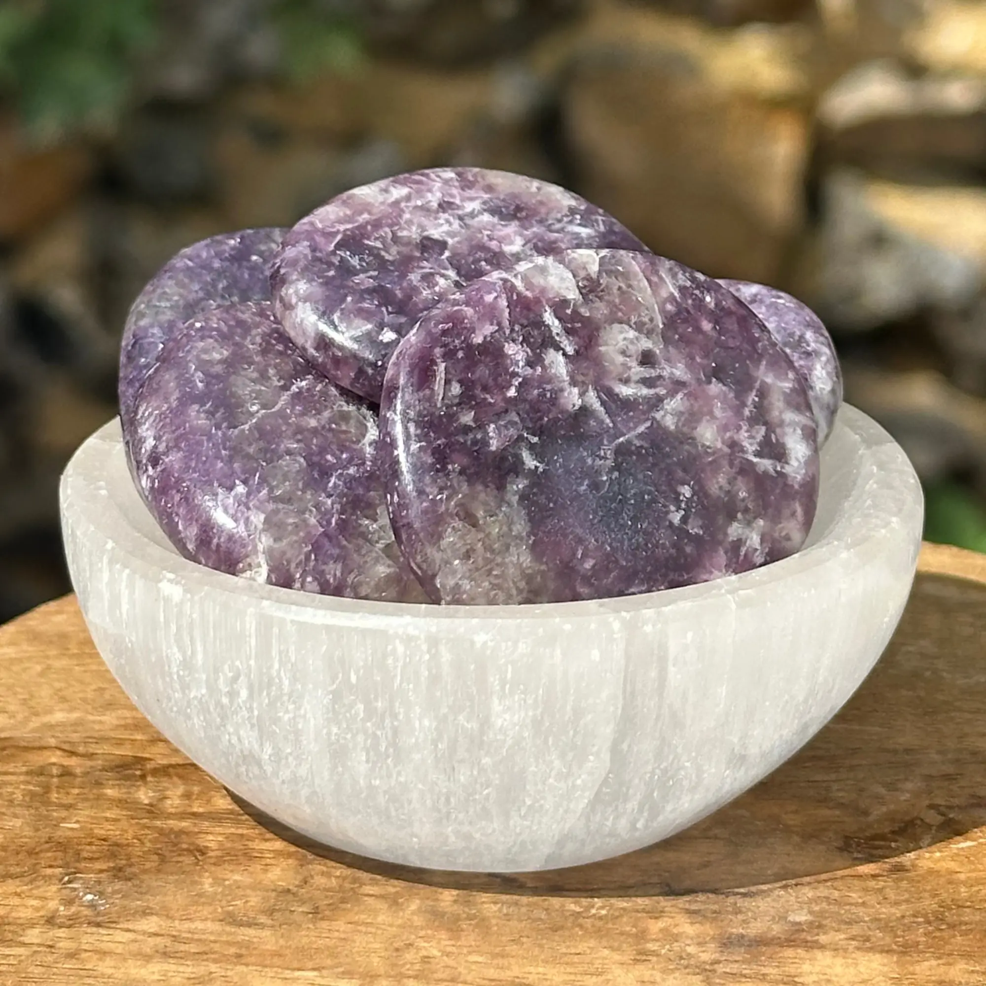 Lepidolite, plusieurs pierres plates