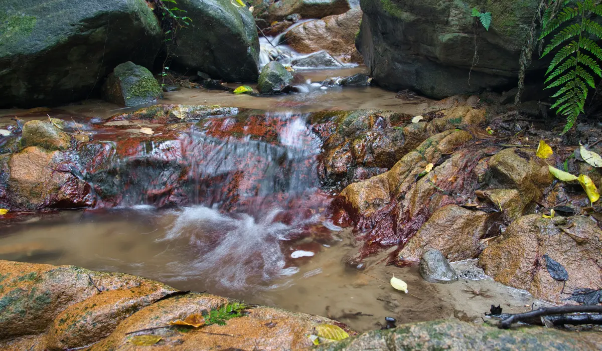 Eau qui ruisselle lentement