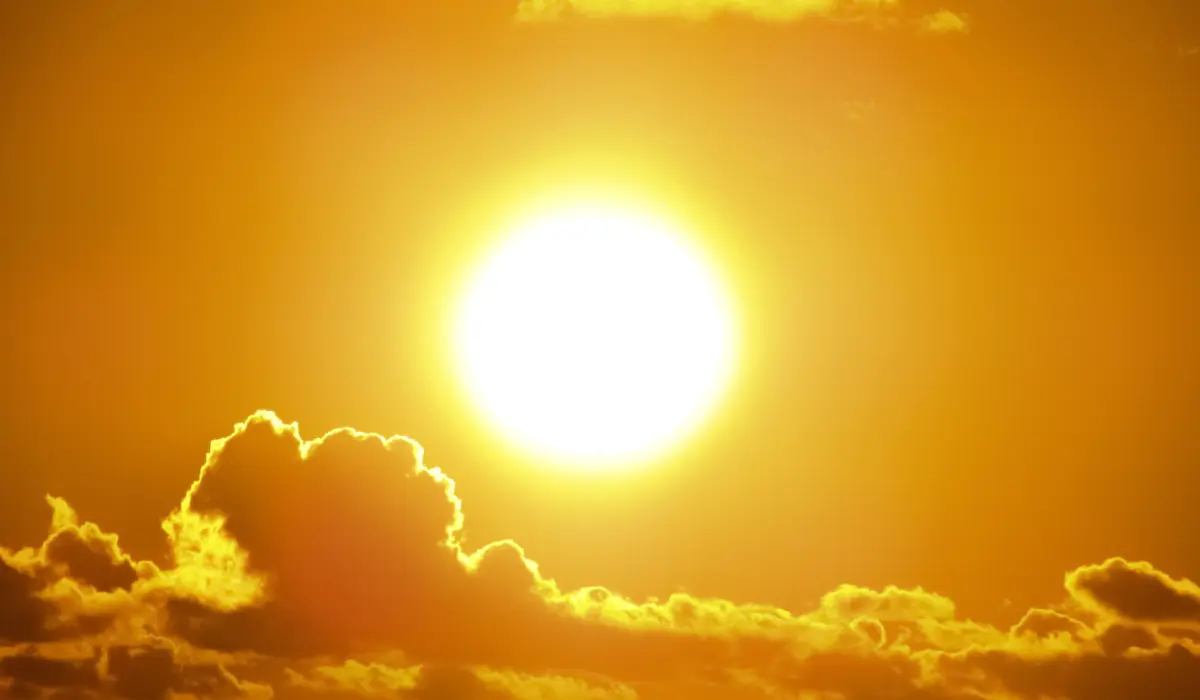 soleil couchant et nuages