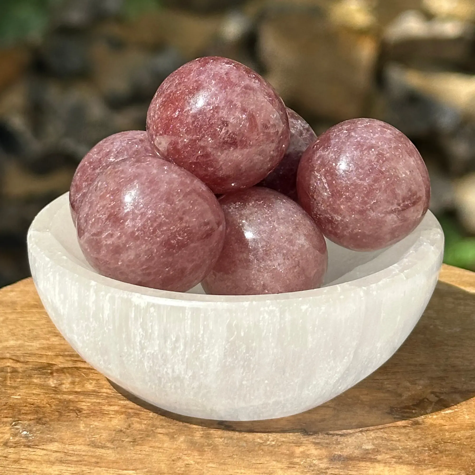 Quartz fraise roulé dans un bol
