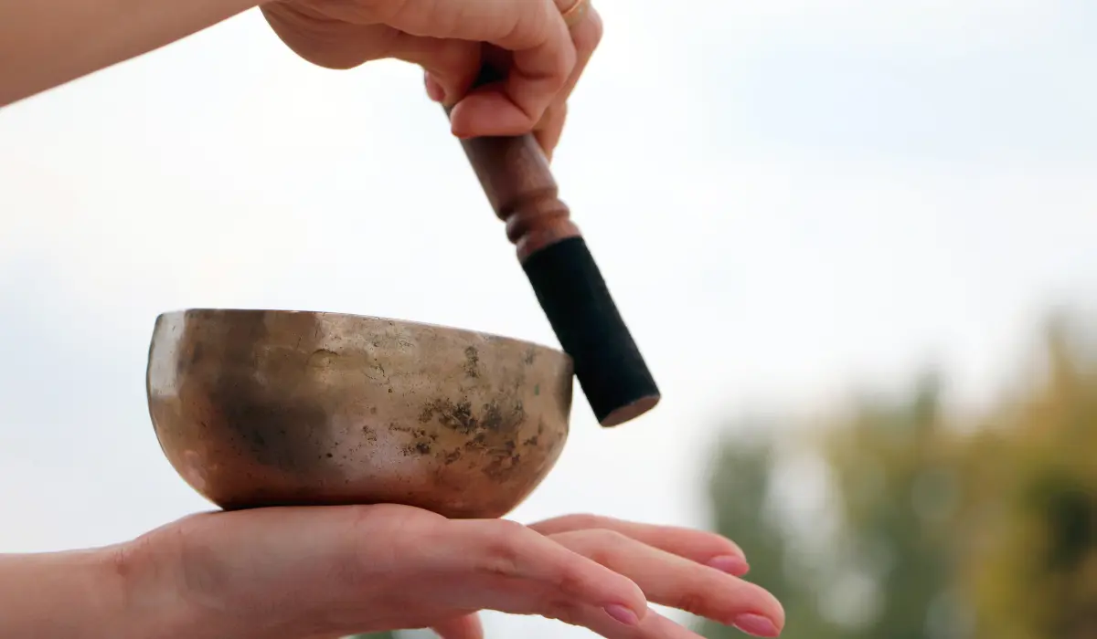 Bol tibétain, outil de vibration