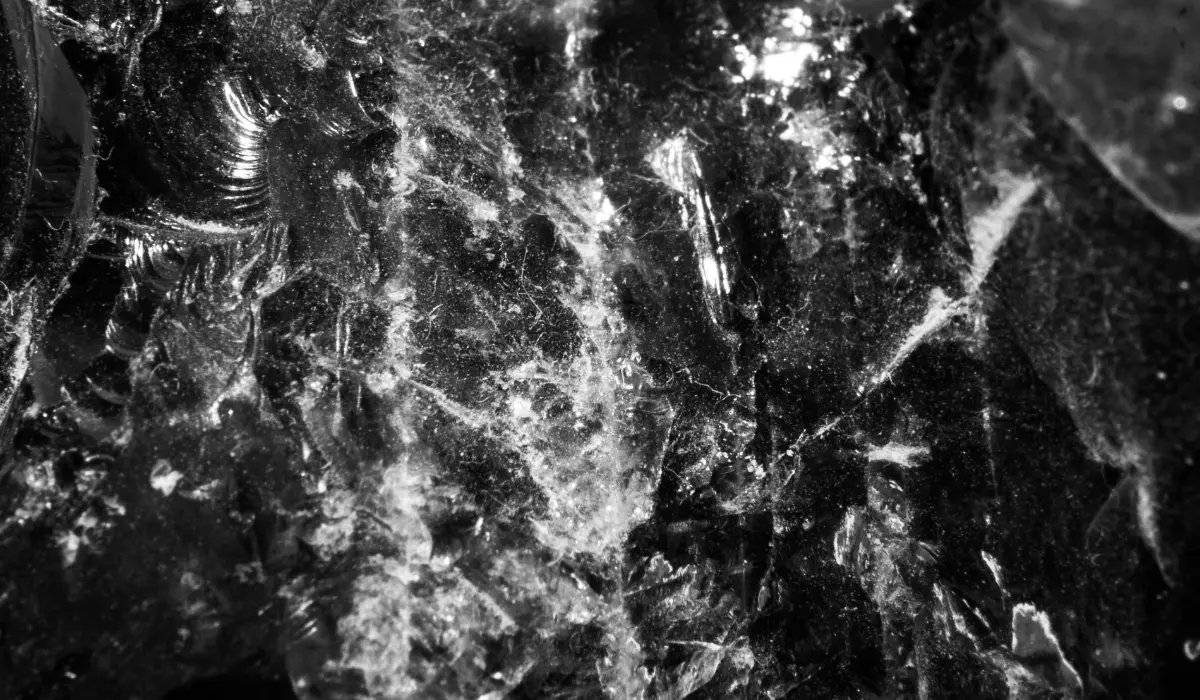 obsidiennes volcaniques en gros plan