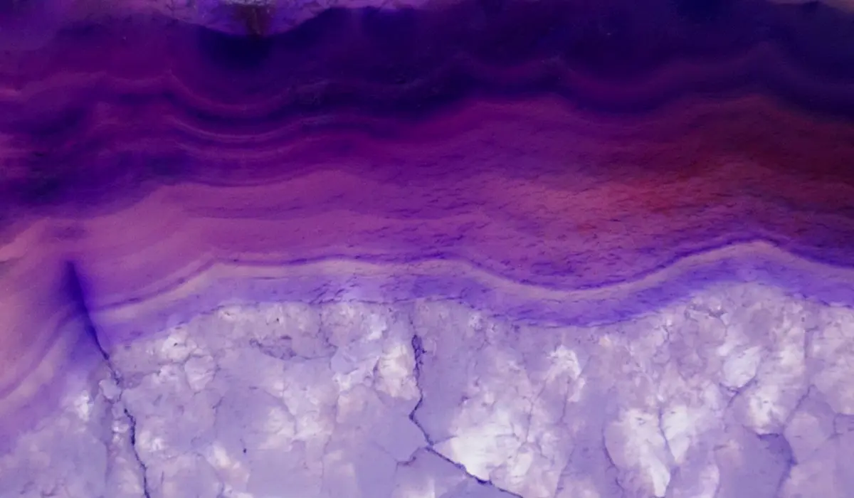 agate violette en très gros plan