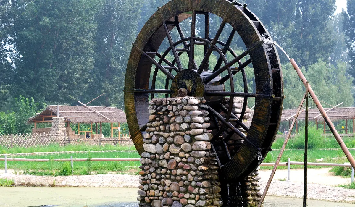 Une roue à eau, illustrant la roue du karma