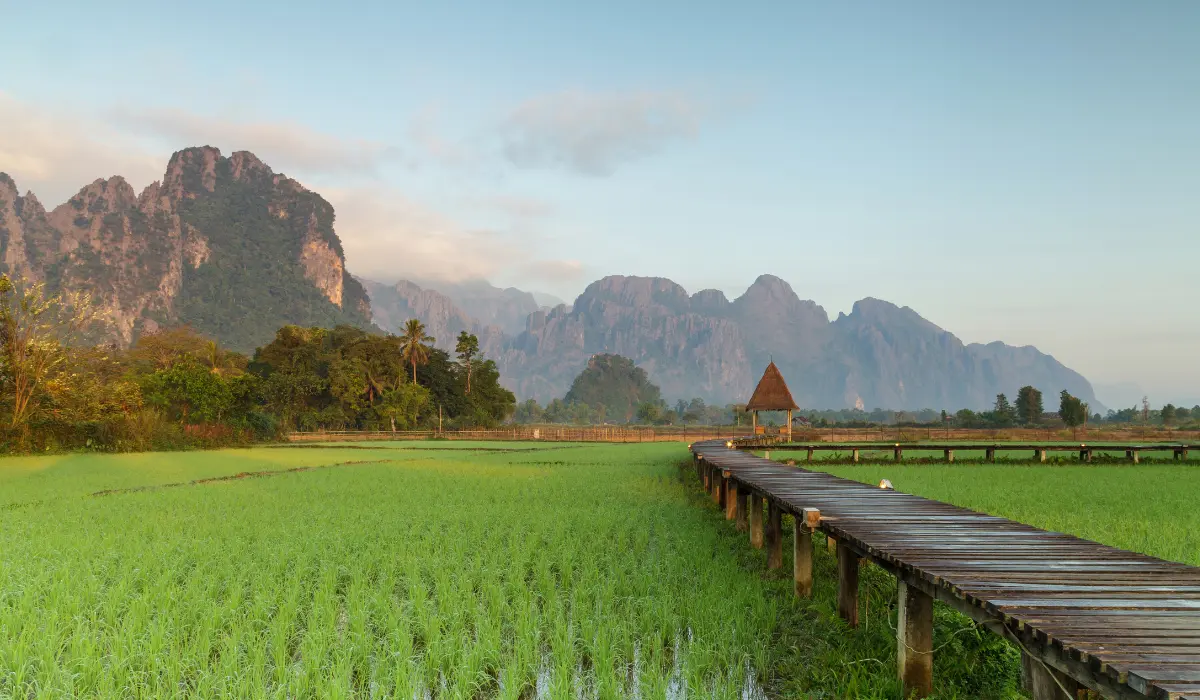 Paysage d'asie du sud est invitant à l'exploration