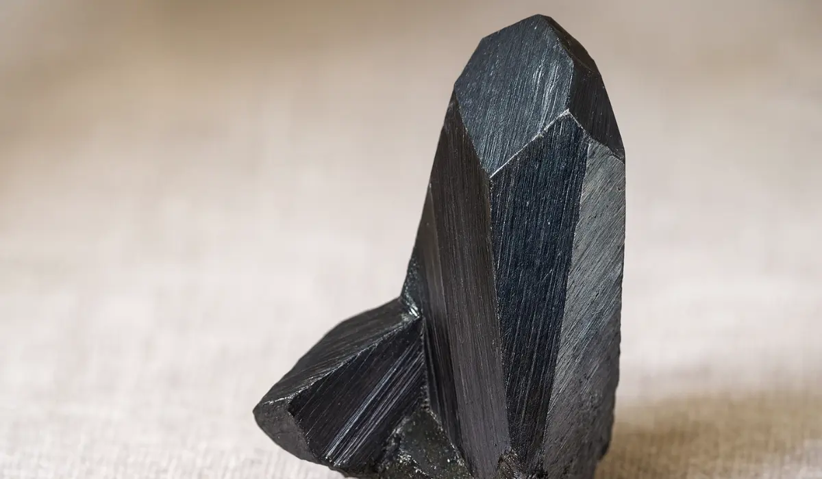 Pyrargyrite taillée