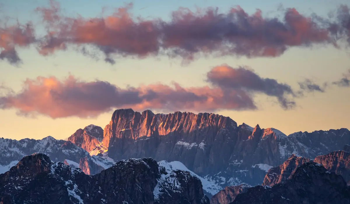 une montagne à la lumière du matin