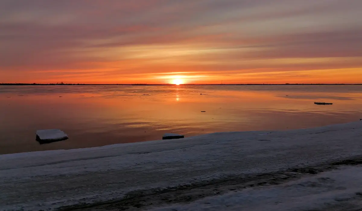 soleil couchant sur la banquise