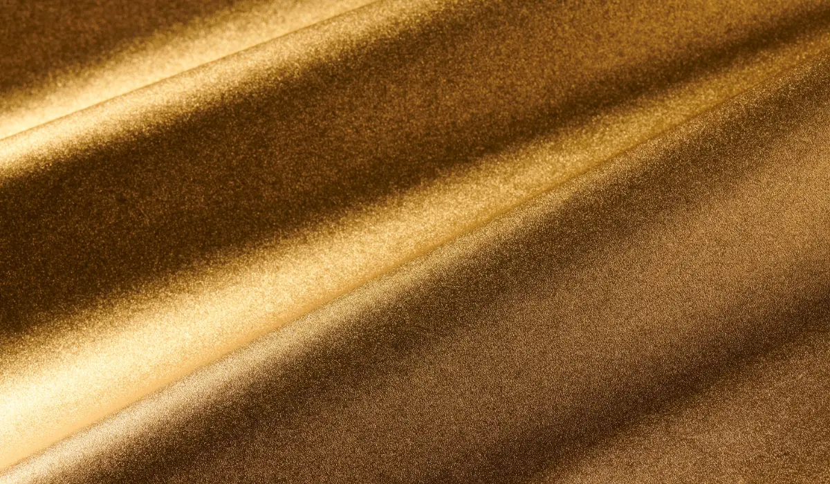Réussite matérielle symbolisée par une texture en or