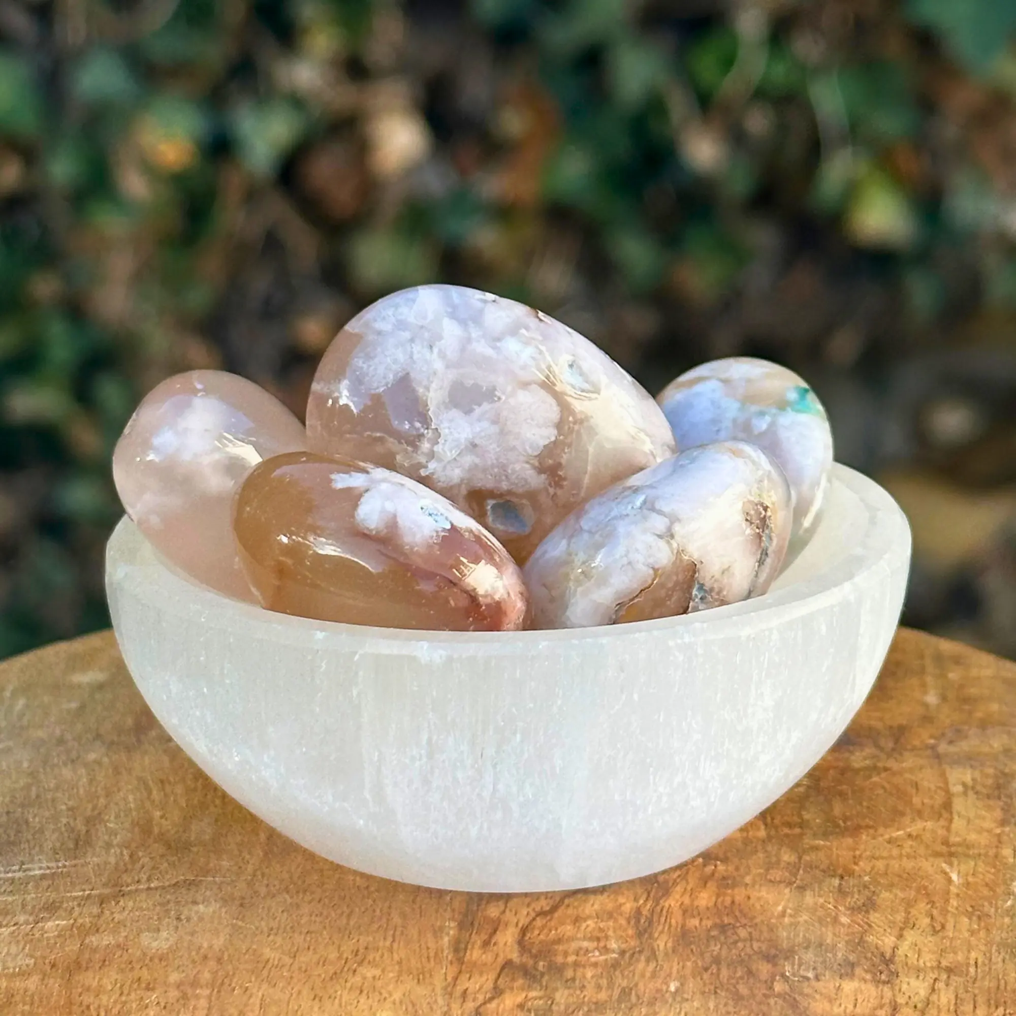 Agate fleur de cerisier dans un bol