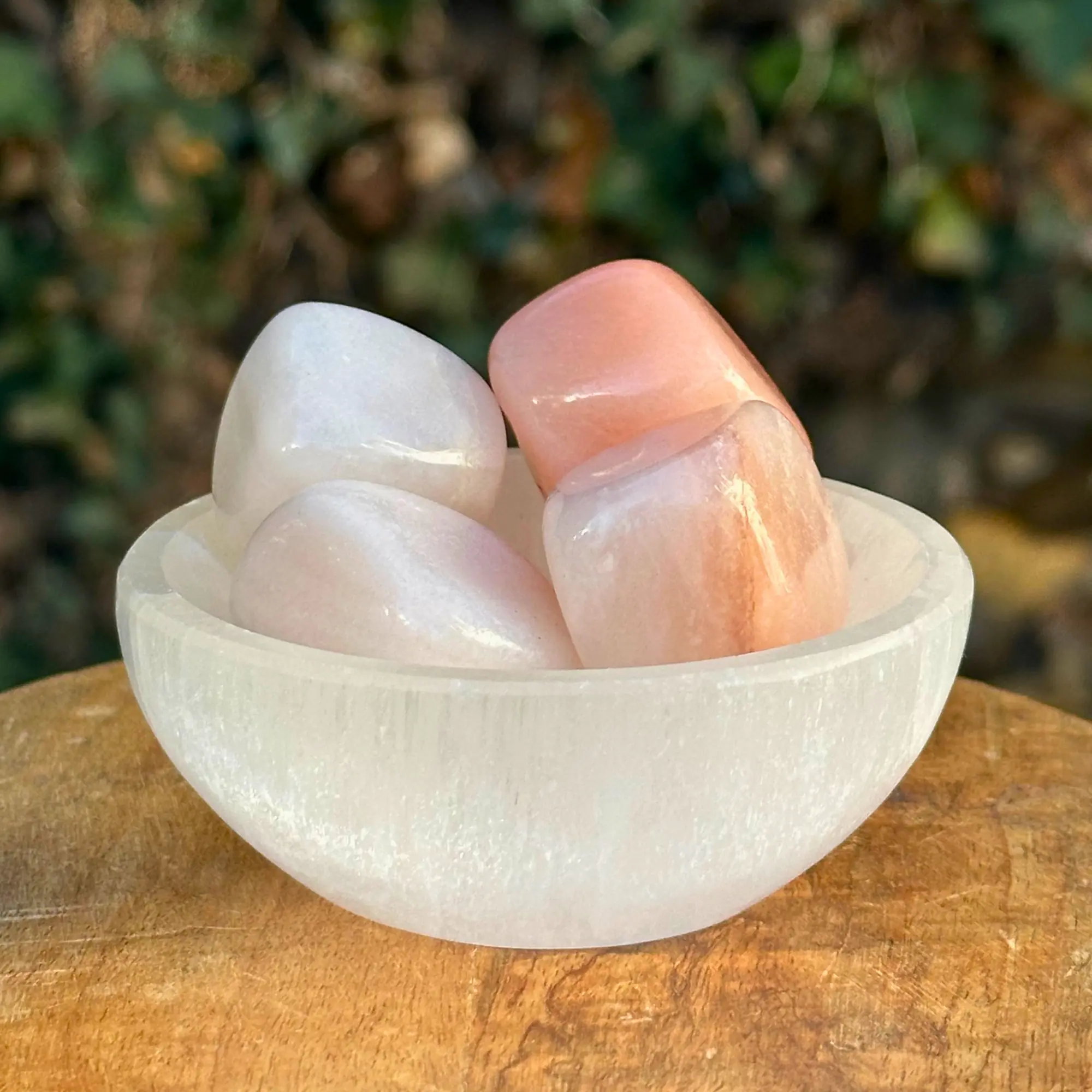 Aventurine pêche dans un bol