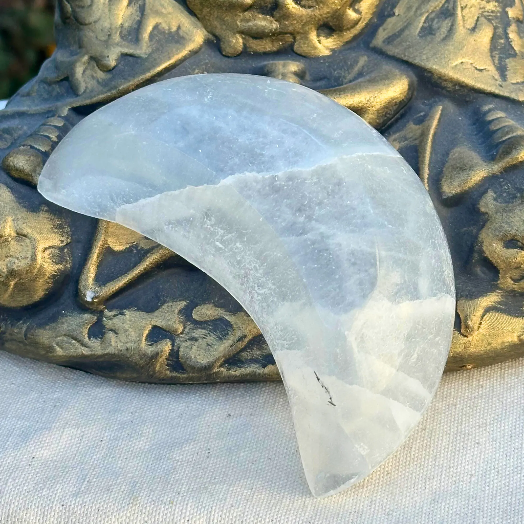 Bol sélénite lune côté dos