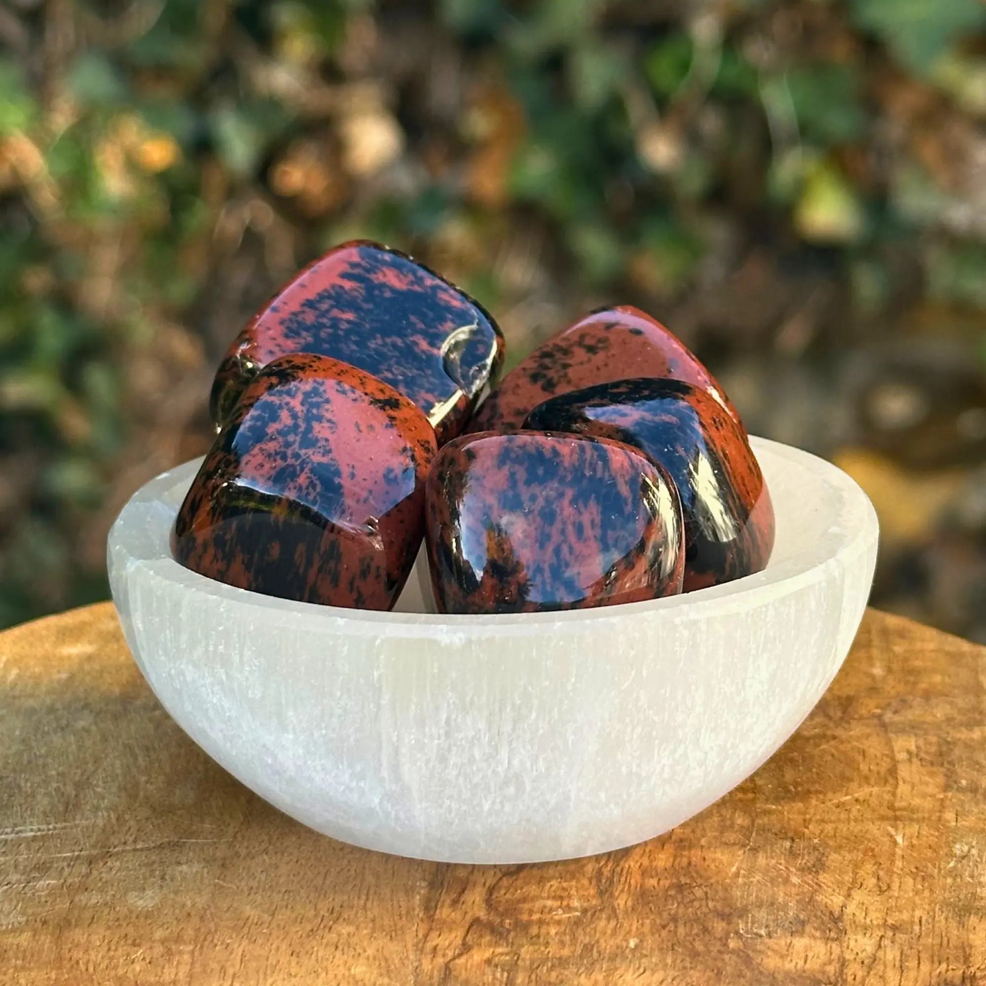 obsidienne acajou dans un bol