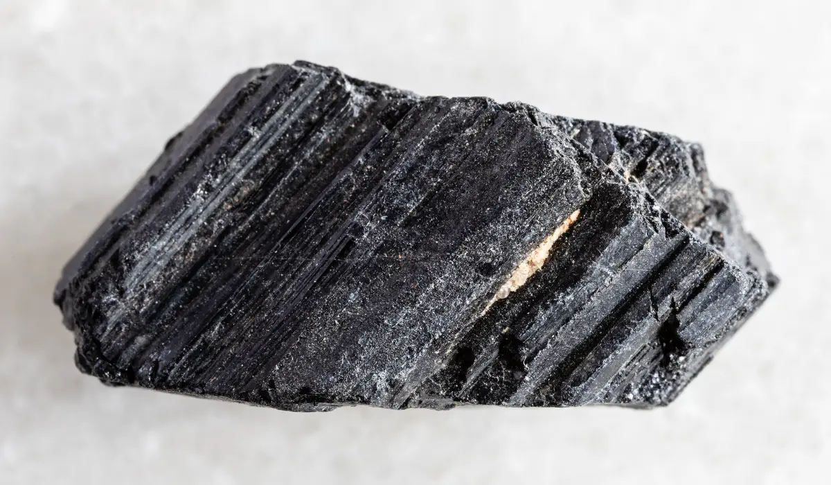 Une schorl brute