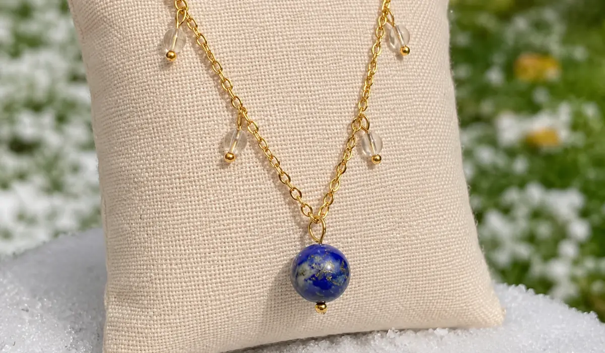 Le collier de lithothérapie, Reliques n°1, dans la neige